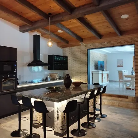 Masia Oriola Villa *